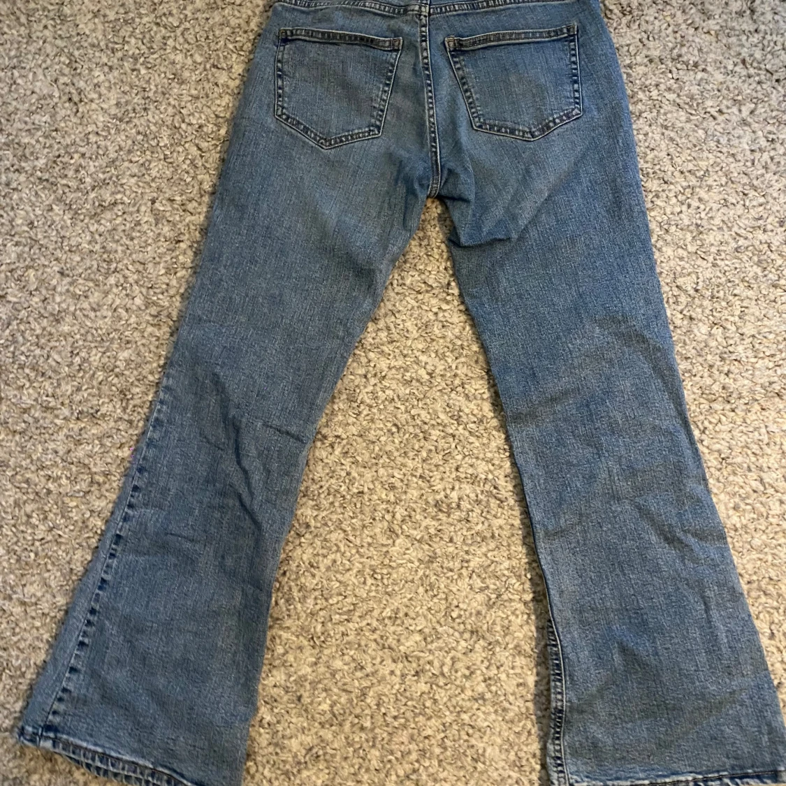 Blå jeans med bootcut - 91