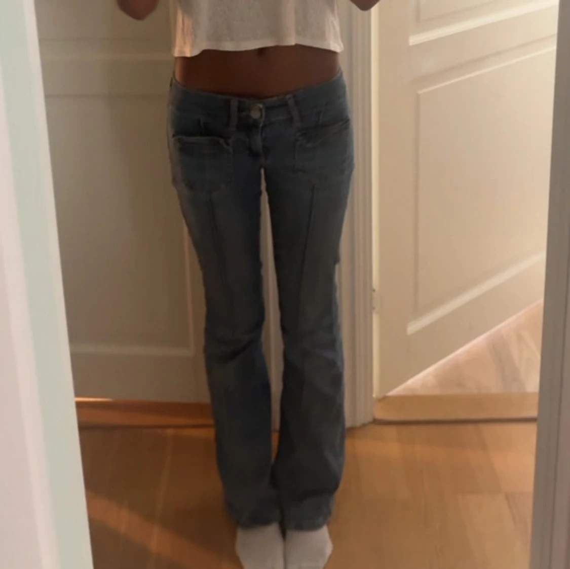 Blå lågmidjade bootcut jeans