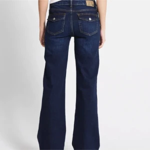 Mörkblå och grå bootcut jeans - Nyskick båda i storlek L