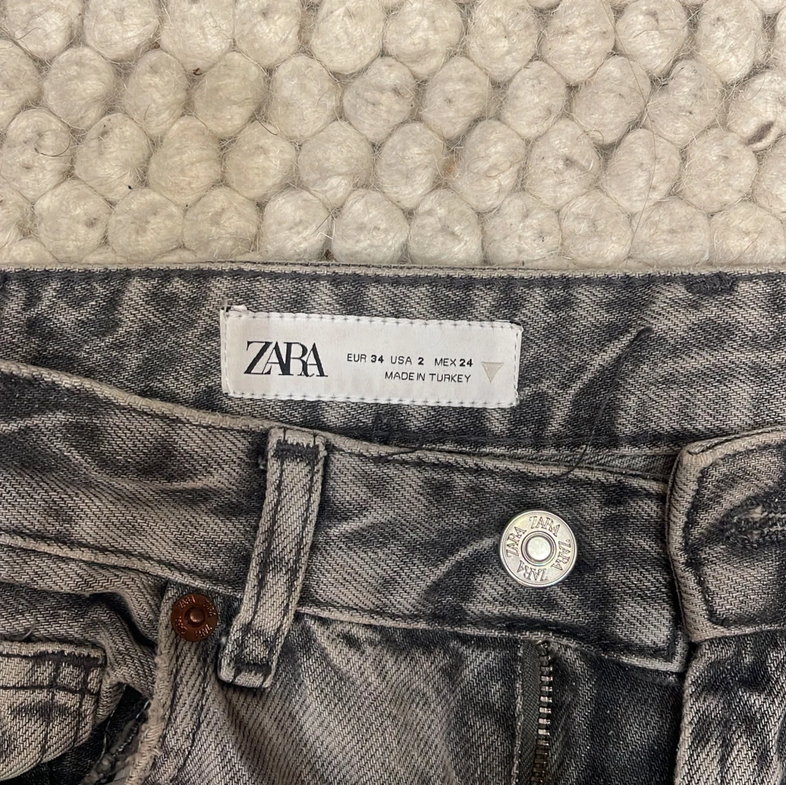Grå jeans från Zara - 90