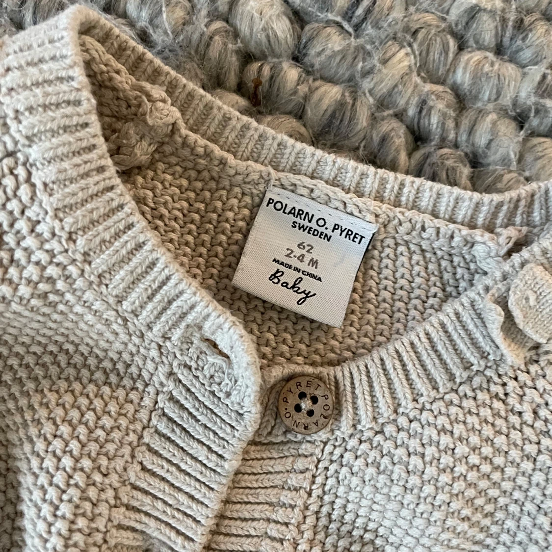 Beige stickad kofta från Polarn O. Pyret - 91