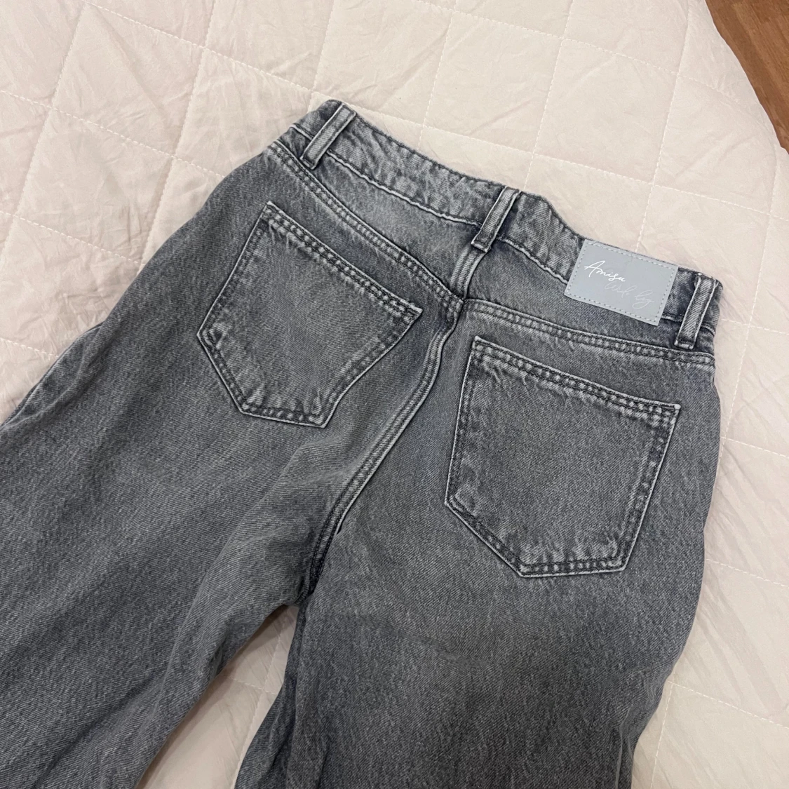 Grå jeans från Amisu - 90