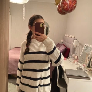 Randig tröja  - Säljer denna tröja från lager 157 då den inte används längre! 