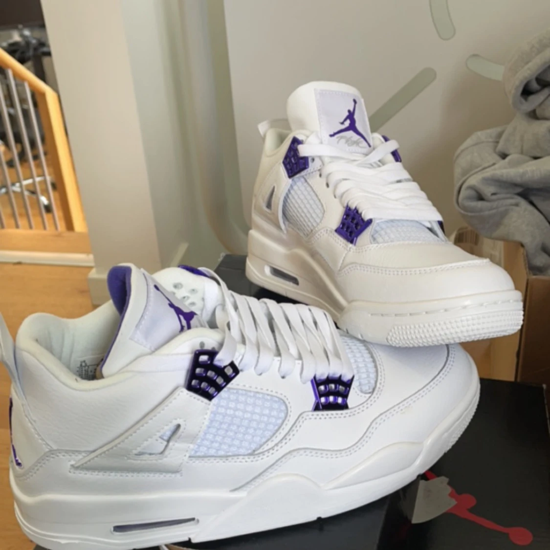 Jordan 4 (Metallic Purple)