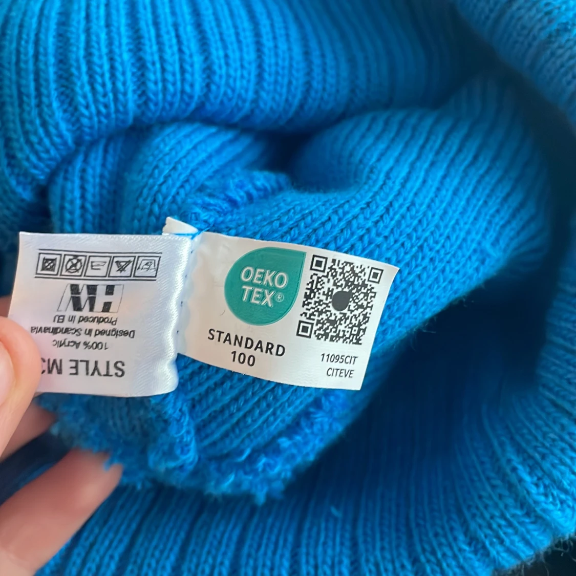 Ljusblå mössa med tofs från NOCCO - 91