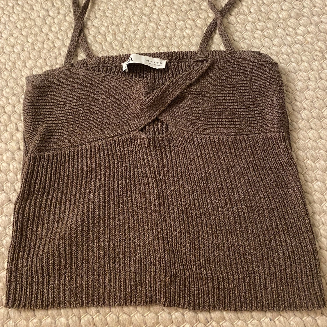 Stickad brun topp