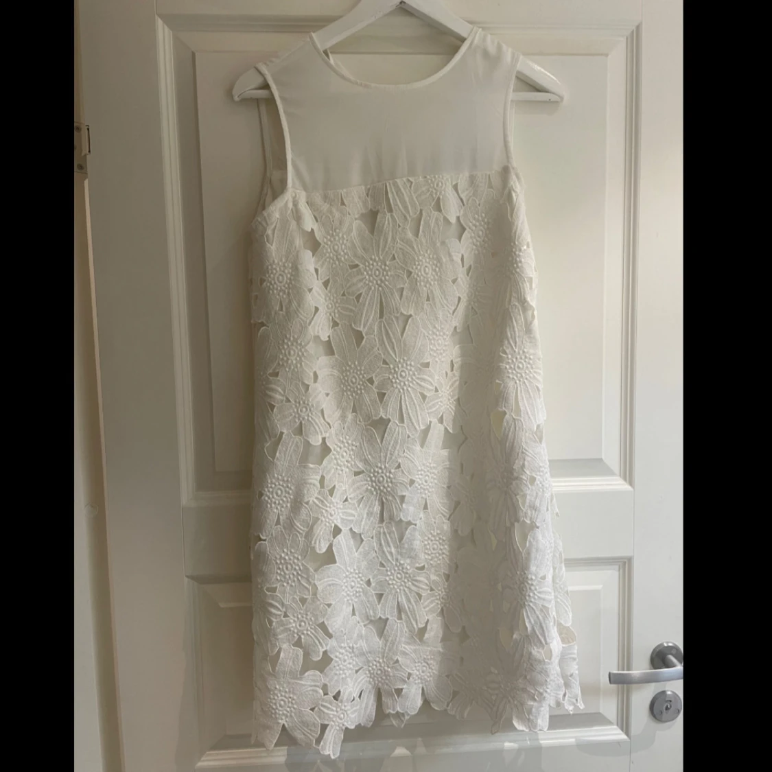 Vit blommig klänning från Oxygene