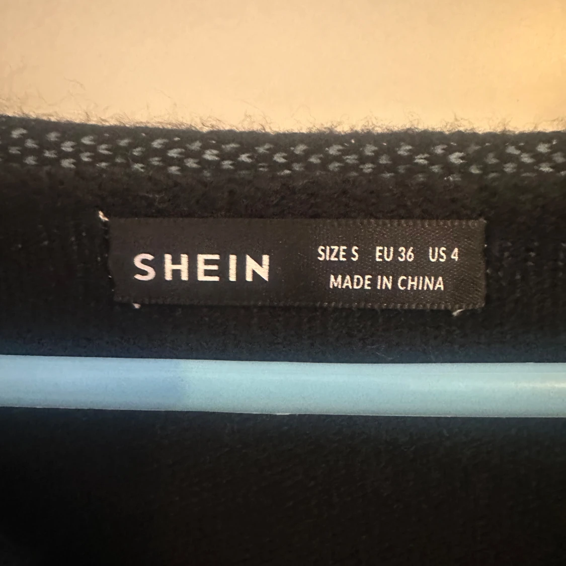 Svart kofta med hjärtmönster från Shein - 2