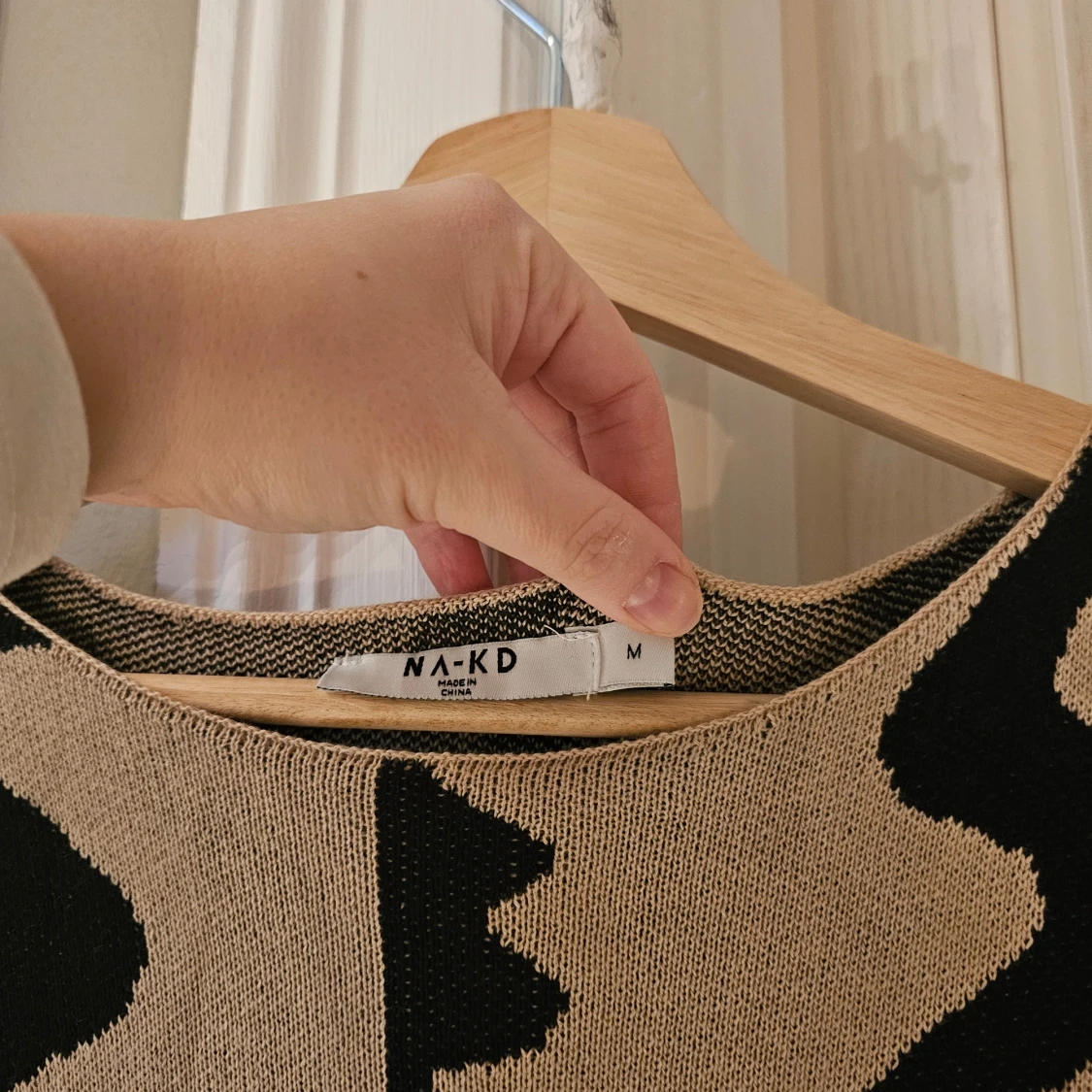 Jaquardstickad långklänning beige/svart - 3