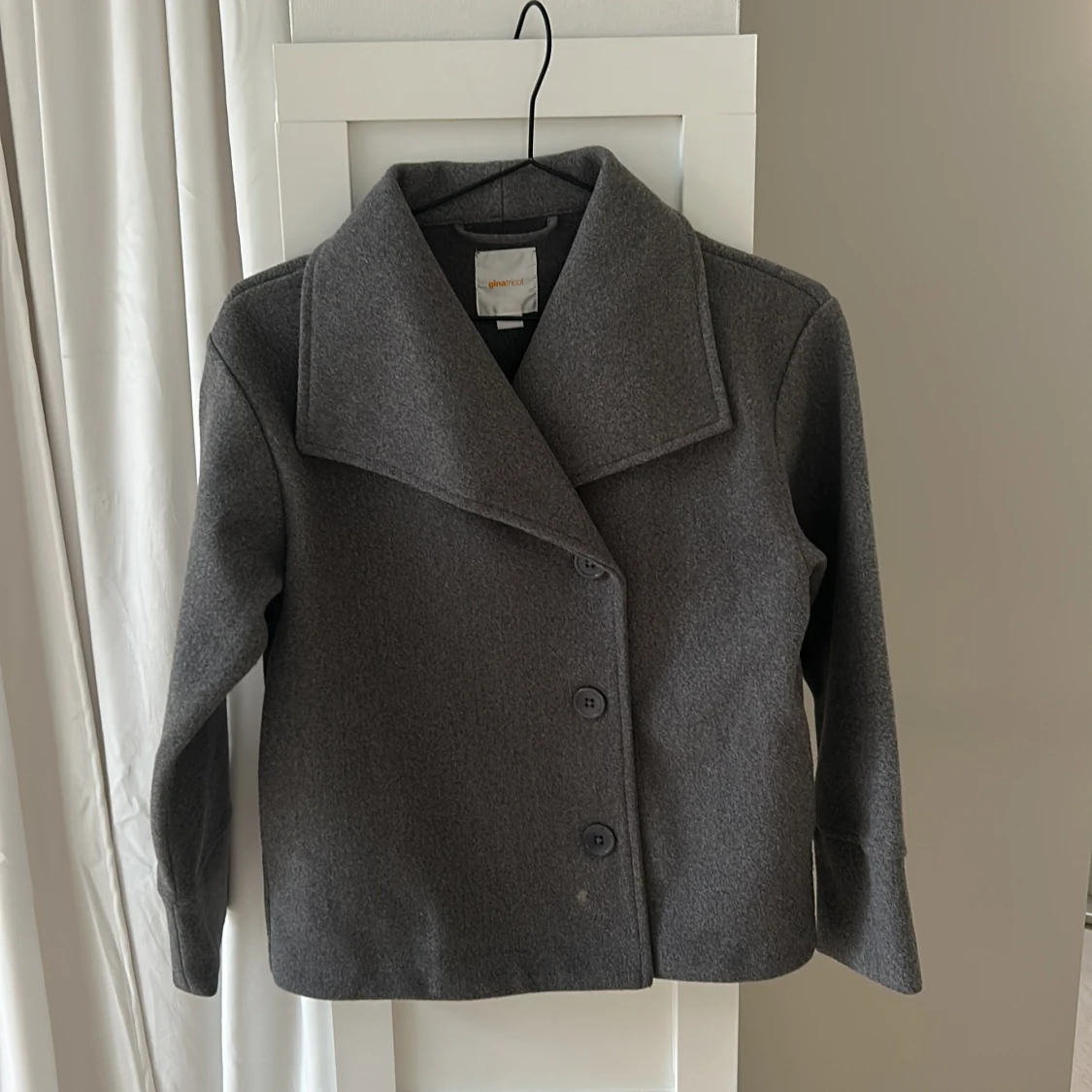 Grå kappa från Gina Tricot