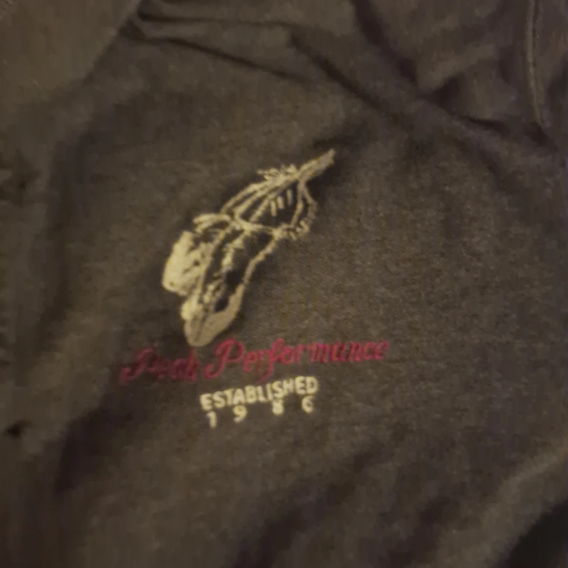 Mörkgrå pikétröja från Peak Performance - 1