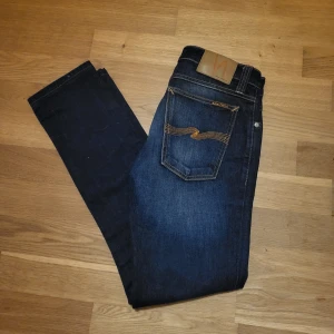 ❗️Nudie Jeans❗️ - mörkblå jeans från nudie storlek 27/30. Skriv vid fundering. Helt nya 