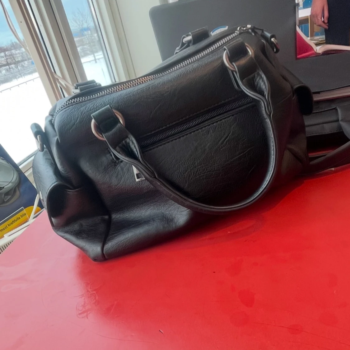 Svart handväska  - 1