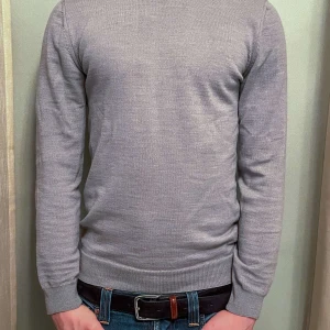 StenStröms slim merinoull tröja - Stickad merinoull stenströms tröja slim fit i väldigt bra skick, Modellen är 178cm 66kg Skriv vid minsta fråga eller fundering💯👍