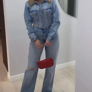 Denim jumpsuit  - Fint skick. Kan ta fler bilder om de behövs. 
