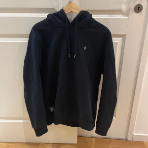 Morris hoodie - Morris hoodie i jättefint skick, använd två gånger. Köpt för 1500 mitt pris 799