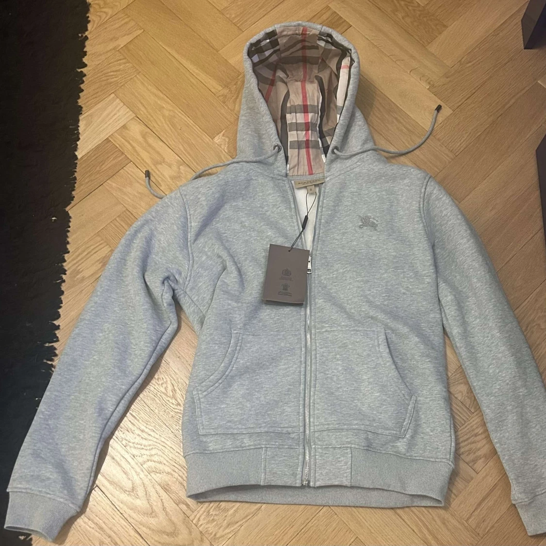 Grå hoodie från Burberry
