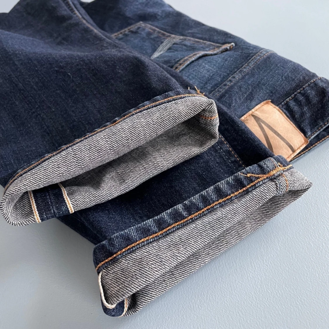 Mörkblå selvedge jeans från Nudie Jeans - 4