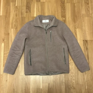 John Henric fleece jacka - John Henric fleece jacka i bra skick, storlek M