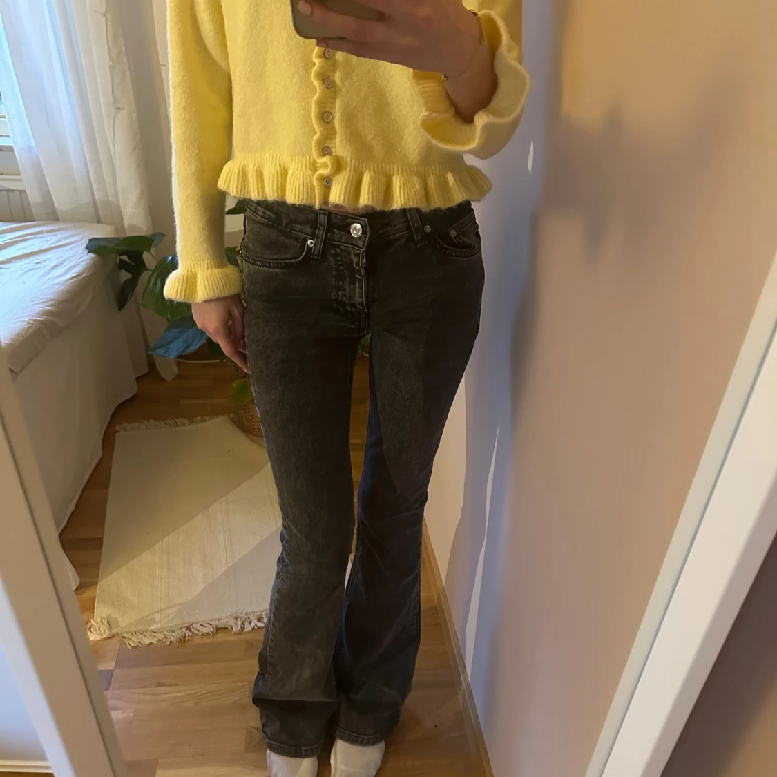 Svarta/Gråa bootcut jeans från Gina Tricot - 1