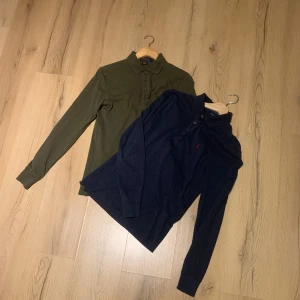 Ralph lauren pikéer  - Hej, säljer 2 Ralph Lauren pikéer i jätte bra skick de har inga defekter. Tröjorna är storlek S men är som XS. Tveka inte på att höra av dig vid funderingar! Mvh Joel 