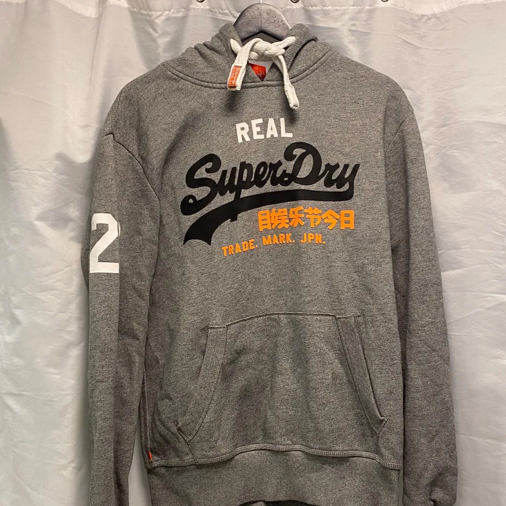 Snygg superdry hoodie i bra skick. Hoodies.