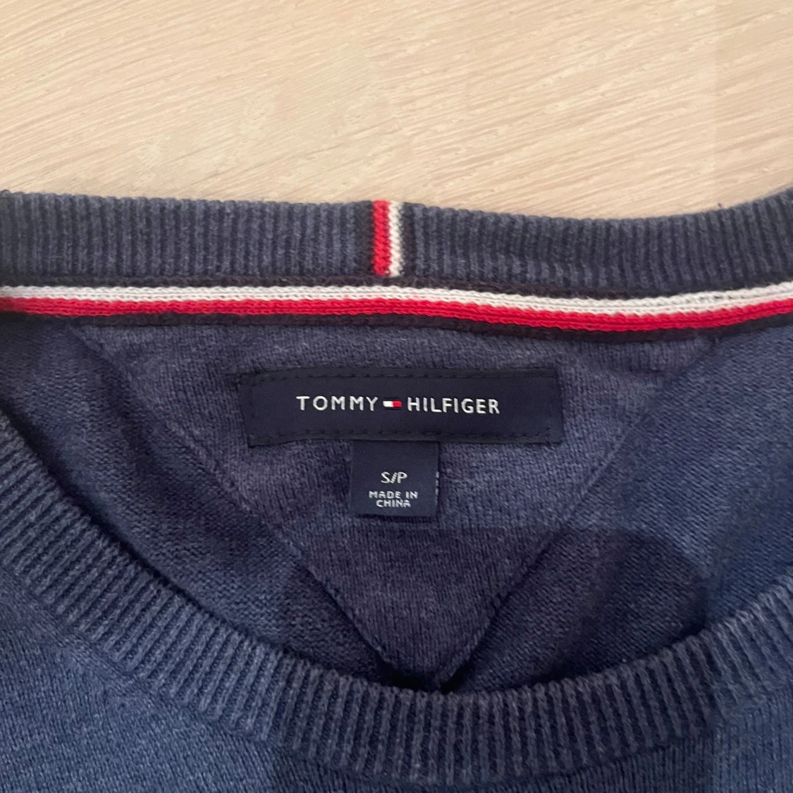 Mörkblå tröja från Tommy Hilfiger - 93
