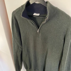 John henric tröja  - Grön stilig John Henric tröja som passar alla tillfällen. Skriv om frågor 