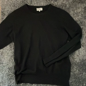 Soft Goat tröja - Riktigt snygg soft goat tröja gjord av 100 procent Cashmere i storlek m.  Pris är absolut inte hugget i sten och kan diskuteras 