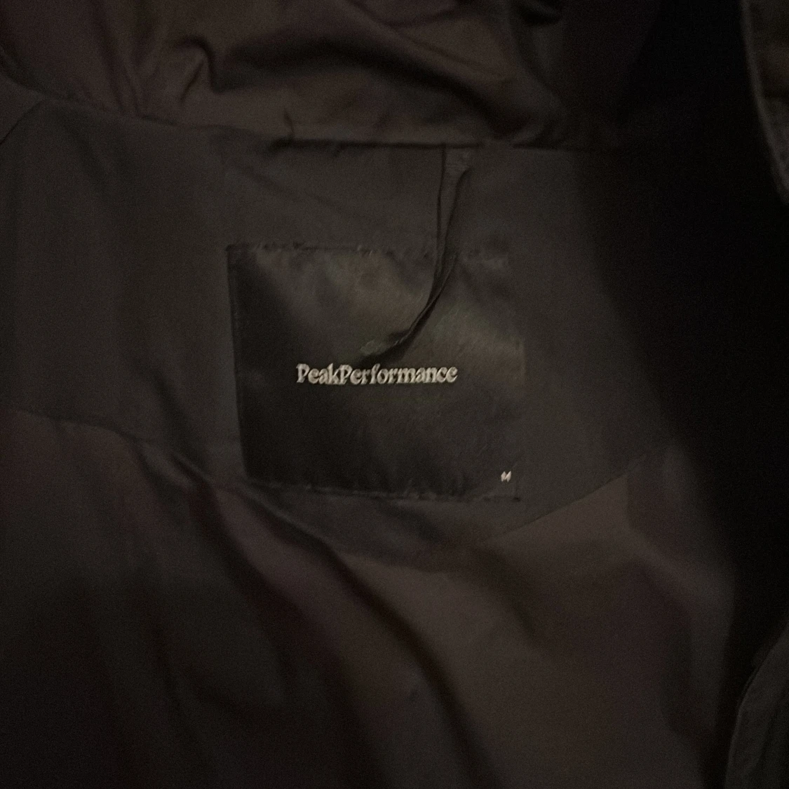 Svart pufferjacka från Peak Performance - 93