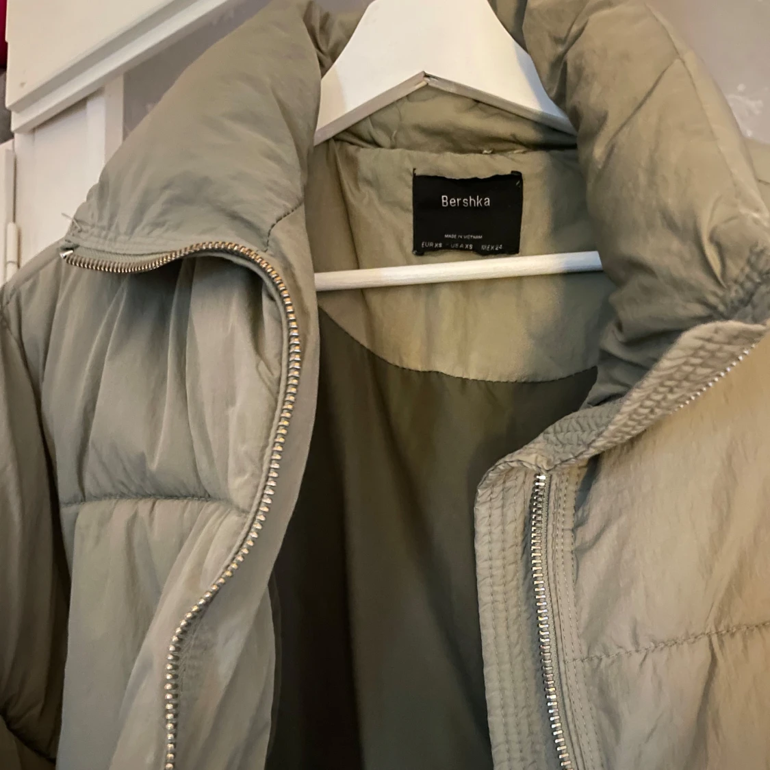 Bershka pufferjacket khakigrön - 92