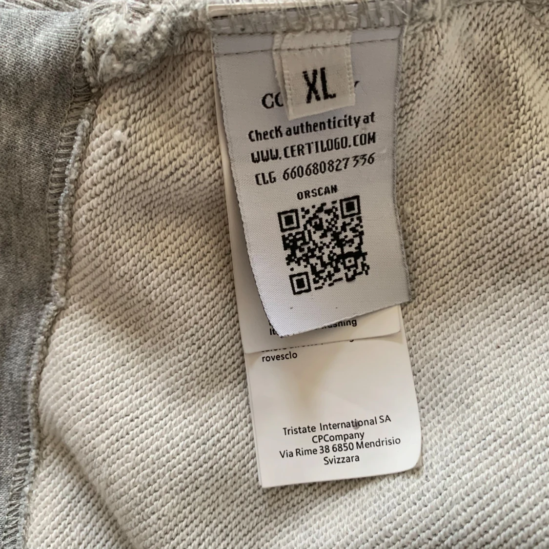 Grå hoodie från C.P. Company - 93