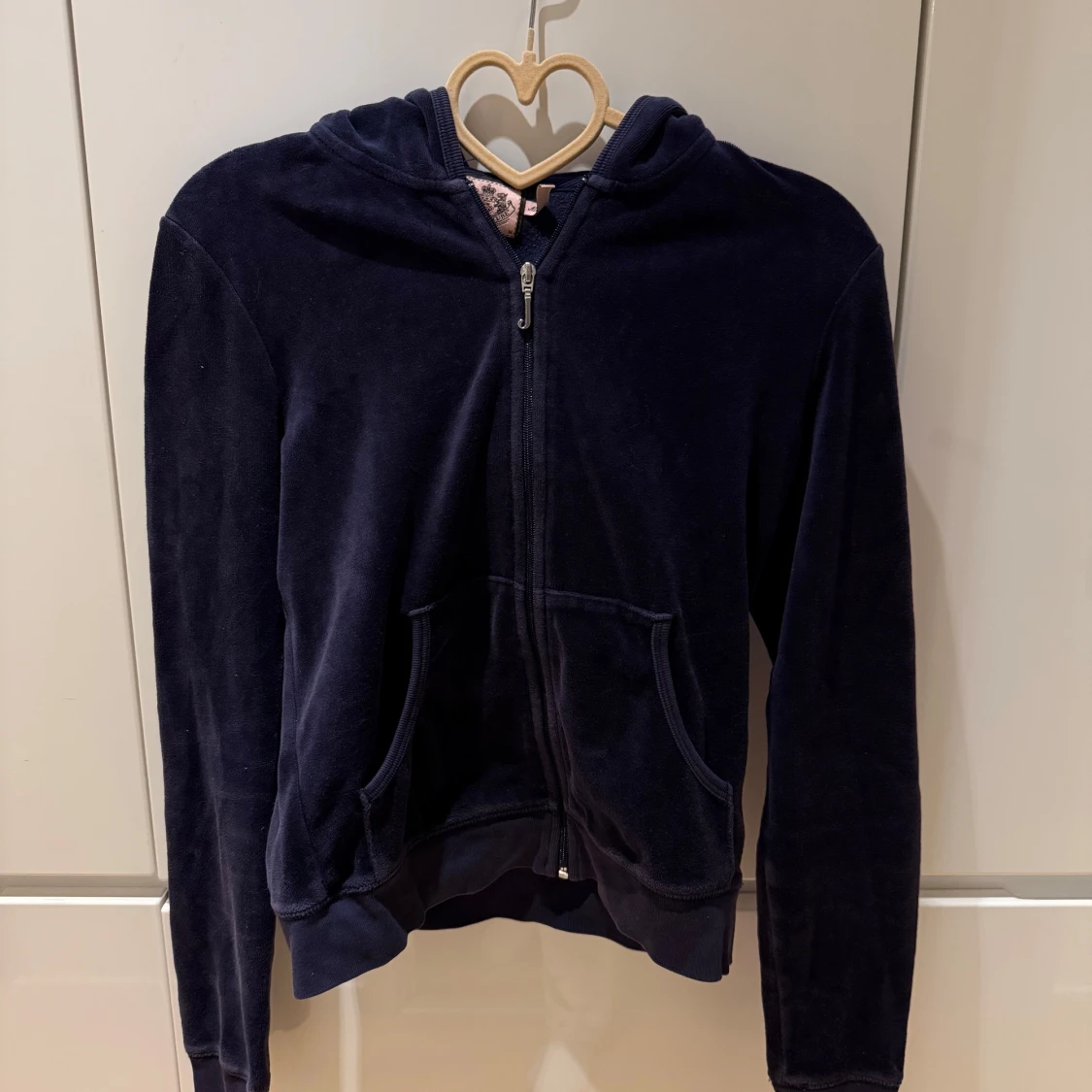 Mörkblå hoodie från Juicy Couture - 90