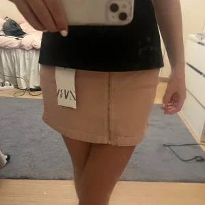 Rosa jeanskjol  - Rosa jeanskjol från Zara, aldrig använd! Nypris 379kr 🩷