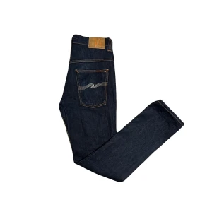 Nudie jeans - Nudie jeans med riktigt snygg colourway modellen heter thin finn. Storlek 31/32. Bra skick!