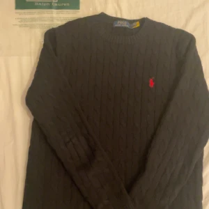 Ralph lauren cable knit - Säljer nu min riktigt snygga raulph lauren då den inte passar mig 🤩10/10 skick aldrig använd bara testad 👌skriv för mer bilder eller funderingar 👍Storlek S-M 