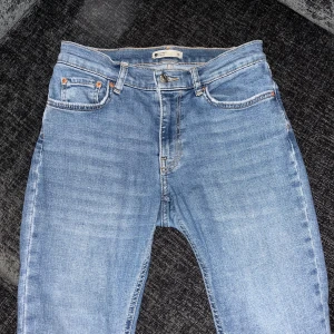 Jeans - Jättefina bootcut jeans från gina tricot, säljer i brist på användning. Storlek 38 och inga defekter 🌟 Pris kan absolut diskuteras