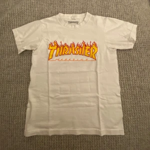 Trasher tröja - Vit trasher tröja 🤙