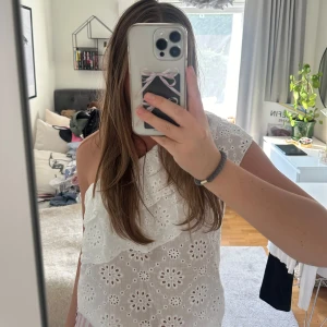 Broderad topp - Jättesöt topp som tyvärr är för stor för mig