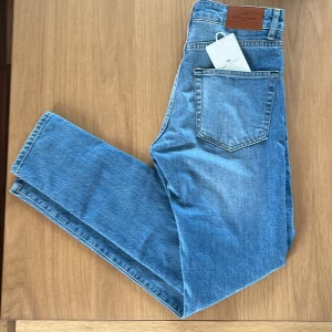 John Henric Jeans 28/32 - Endast testad Ny med prislapp