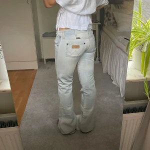 wrangler jeans - säljer dessa as snygga wrangler jeansen då dom är för stora.  innerbenslängd 86 midjemått rakt 37