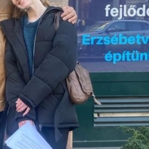 Nelly jacka😍 - Jätte fin vinter jacka. Snygg passform. Köpte för 800 förra vintern. I väldigt bra skick. Storlek xs passar mig som brukar vara s. 