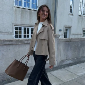 Höst kappa  - Helt ny, råka beställa hem två stycken och går inte att göra retur. Köptes för 800kr med frakt 💕perfekt ny för hösten 😍