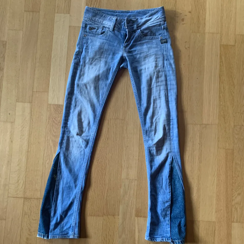 Gstar jeans i superfint skick För små för mig därför säljer jag. Jeans & Byxor.