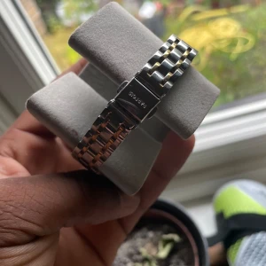 Parfois Watch for woman - Den nyt jag köpte den  för min  syster och hon tycker inte om den men jag har ingen box