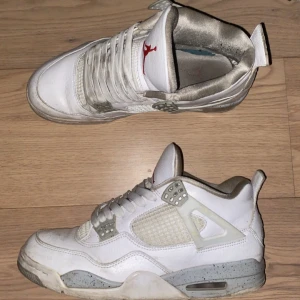 Jordan 4 Oreo - Använda par oreo 4s, Storlek 42,5 fina och funkar inför sommaren och vintern 