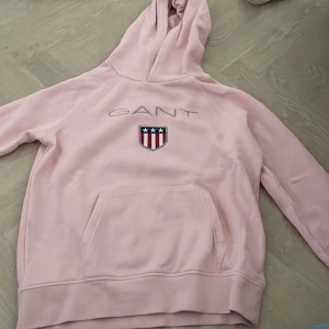 Gant  - Jätte fin gant  Hoddie men är för liten använt 3 gånger  