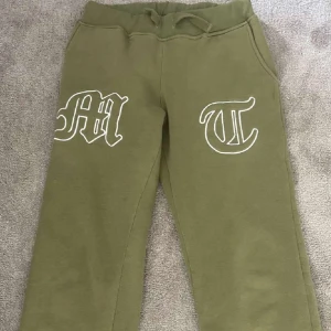 Tuttolente byxor  - Jag vill sälja mina tuttolente byxor som är i storlek S, har använt de 2 gånger så de ligger på hög skick 10/10 Skriv vid intresse ❤️