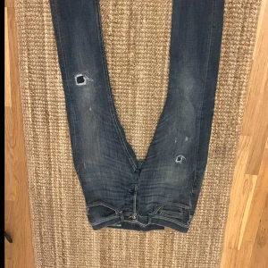 Dondup jeans - Blå dondup jeans  Storlek 33 passar 170 cm Nypris 3699 Mitt pris 1299