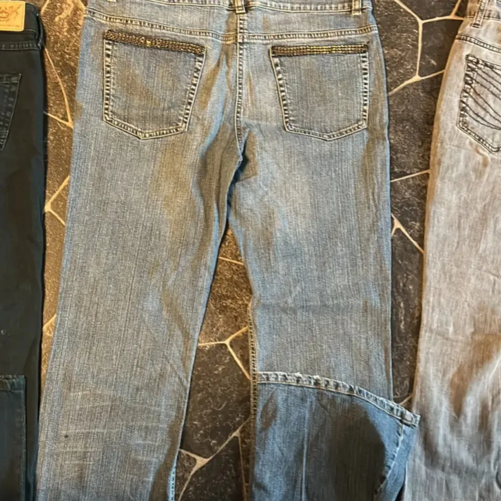 Bootcut. Använda ett fåtal gånger . Hör av dig för mer info  41 i midjan och 80 innerbenslängd. Skriv innan du trycker på köp!. Jeans & Byxor.